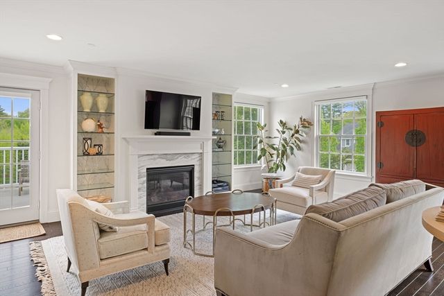 29 Woodmere Dr 29, Milton, MA 02186