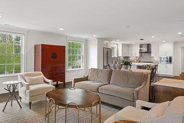 29 Woodmere Dr 29, Milton, MA 02186