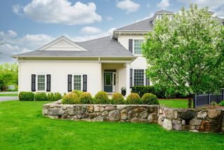 29 Woodmere Dr 29, Milton, MA 02186