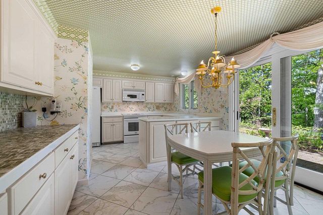 115 LITTLE SWISS PLACE, Green Bay, WI 54302