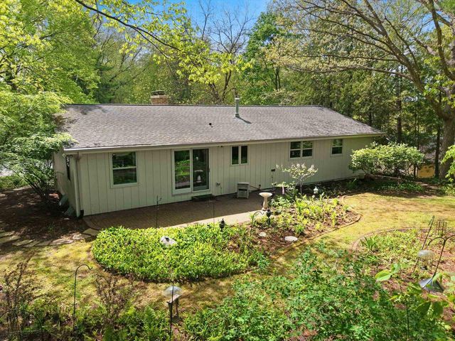 115 LITTLE SWISS PLACE, Green Bay, WI 54302