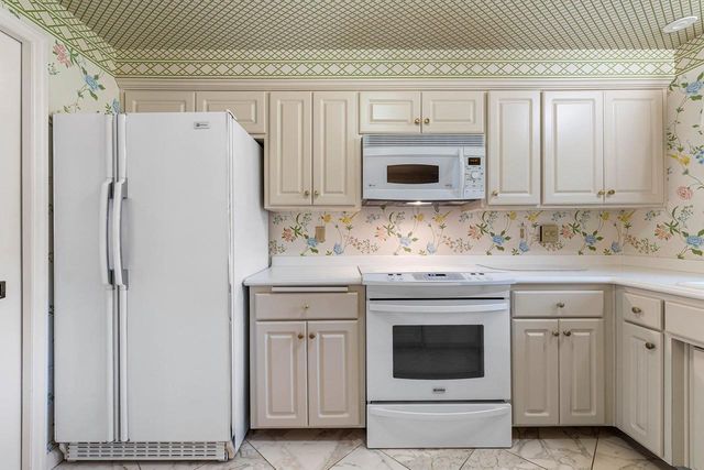 115 LITTLE SWISS PLACE, Green Bay, WI 54302