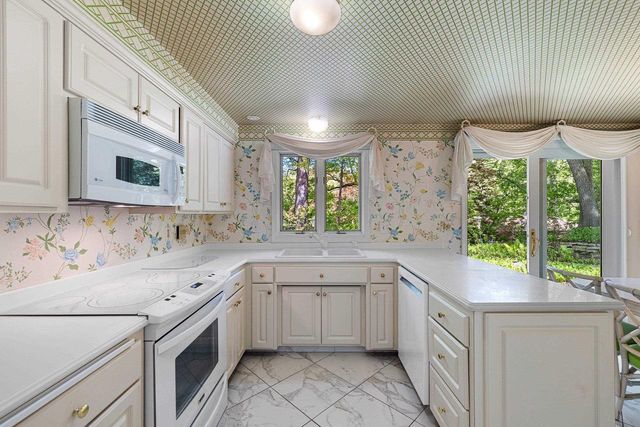 115 LITTLE SWISS PLACE, Green Bay, WI 54302