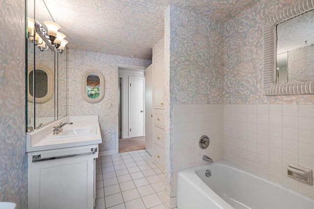 115 LITTLE SWISS PLACE, Green Bay, WI 54302