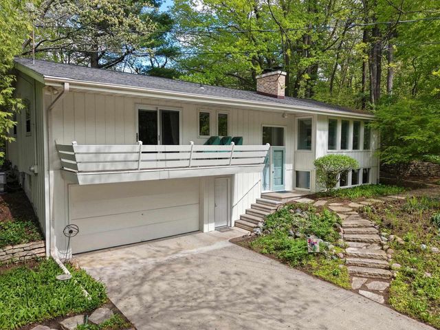 115 LITTLE SWISS PLACE, Green Bay, WI 54302