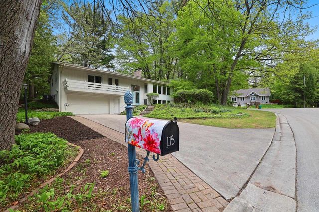 115 LITTLE SWISS PLACE, Green Bay, WI 54302