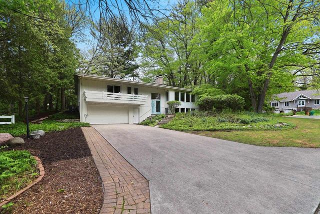 115 LITTLE SWISS PLACE, Green Bay, WI 54302