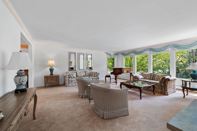 115 LITTLE SWISS PLACE, Green Bay, WI 54302