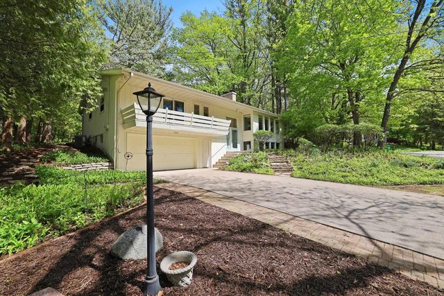 115 LITTLE SWISS PLACE, Green Bay, WI 54302