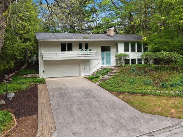 115 LITTLE SWISS PLACE, Green Bay, WI 54302