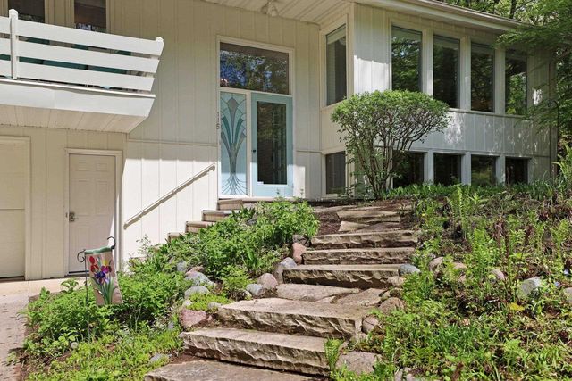 115 LITTLE SWISS PLACE, Green Bay, WI 54302