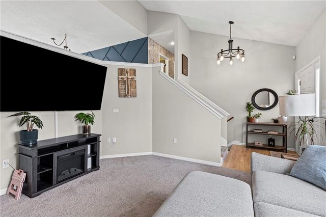 702 NW Eagle Drive, Grain Valley, MO 64029