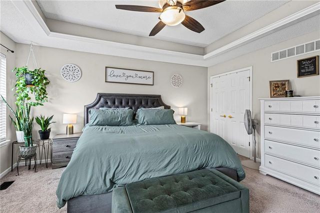 702 NW Eagle Drive, Grain Valley, MO 64029