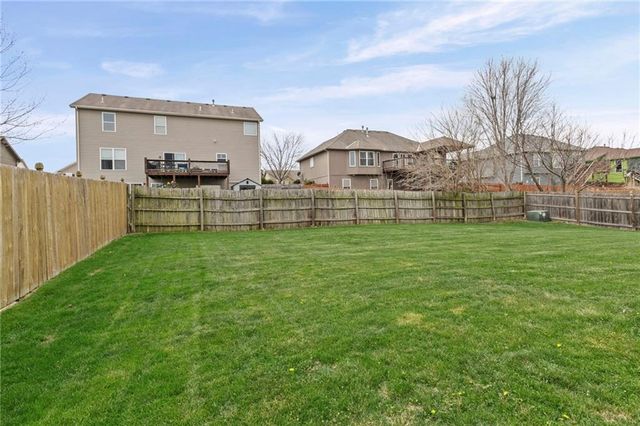 702 NW Eagle Drive, Grain Valley, MO 64029