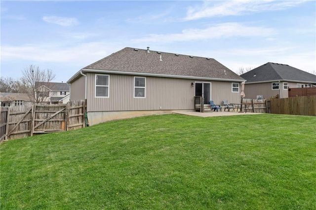 702 NW Eagle Drive, Grain Valley, MO 64029