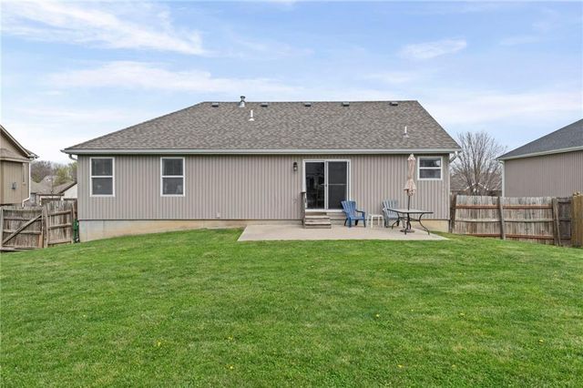 702 NW Eagle Drive, Grain Valley, MO 64029