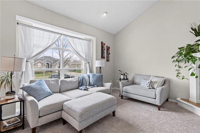 702 NW Eagle Drive, Grain Valley, MO 64029