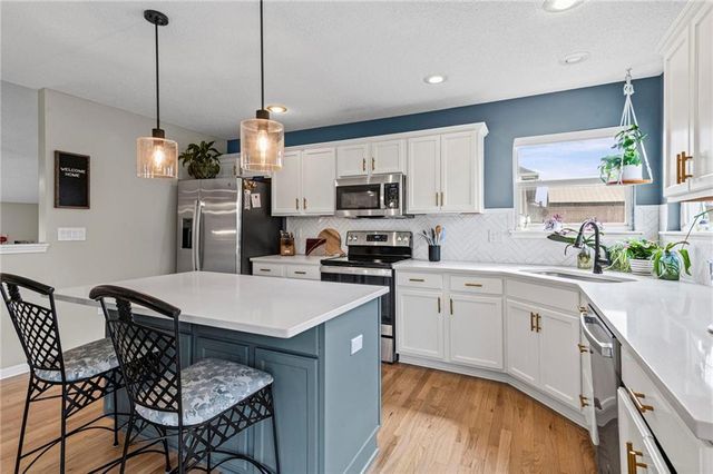 702 NW Eagle Drive, Grain Valley, MO 64029
