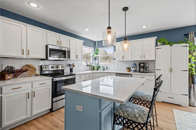 702 NW Eagle Drive, Grain Valley, MO 64029