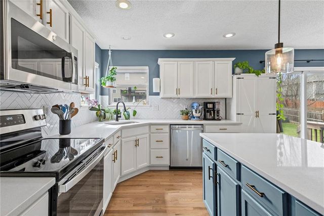 702 NW Eagle Drive, Grain Valley, MO 64029