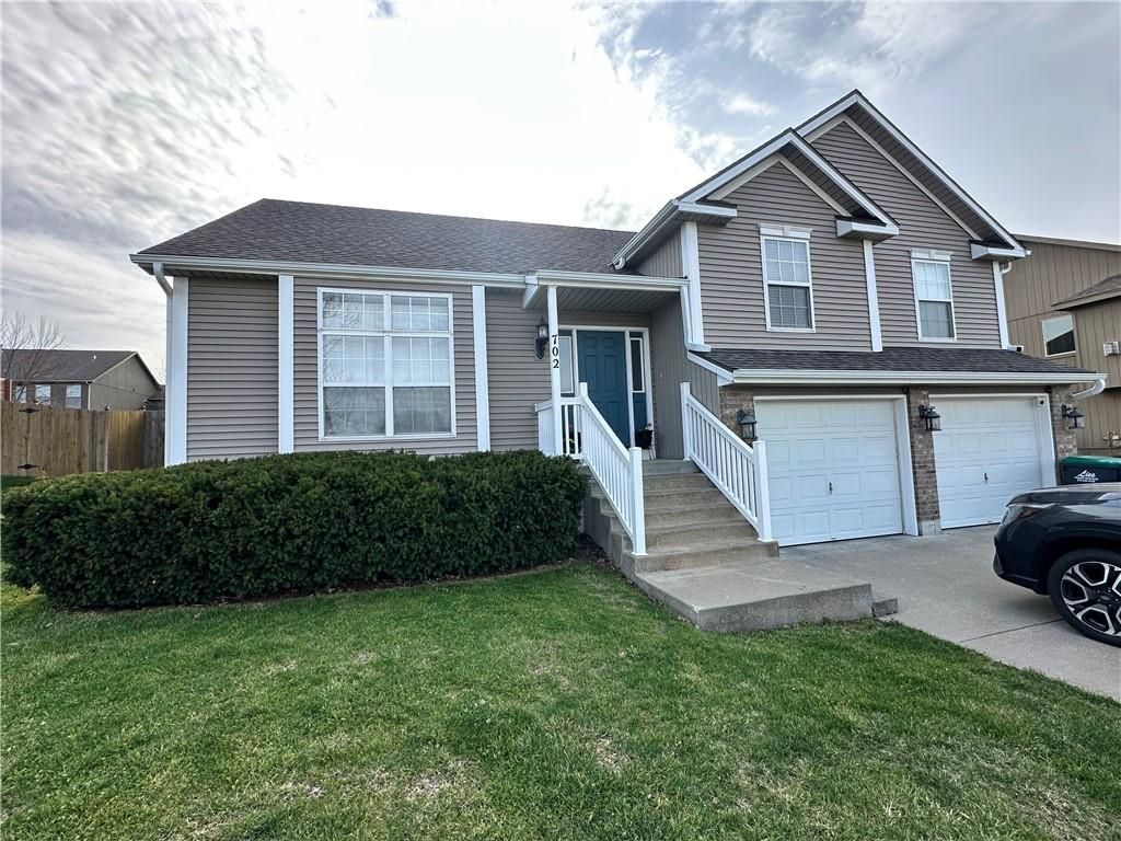 702 Eagle Drive, Grain Valley, MO 64029