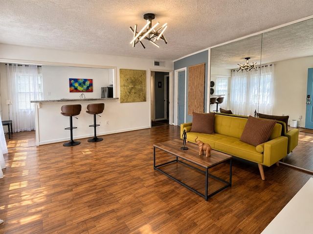 5238 Arboles Drive F, Houston, TX 77035