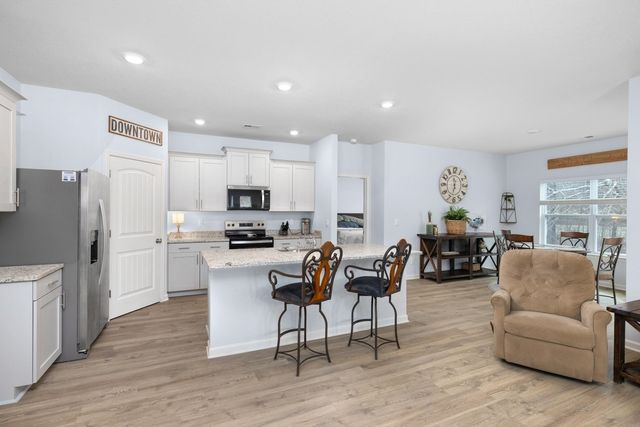 525 WINDEMERE LOOP, Oakland, TN 38060