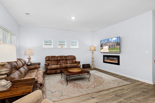 525 WINDEMERE LOOP, Oakland, TN 38060