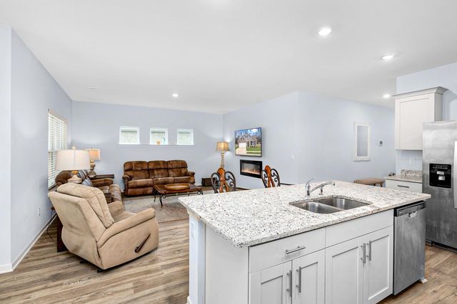 525 WINDEMERE LOOP, Oakland, TN 38060