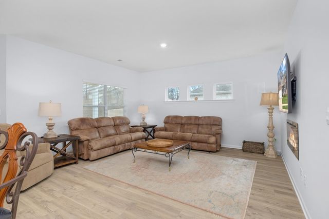 525 WINDEMERE LOOP, Oakland, TN 38060