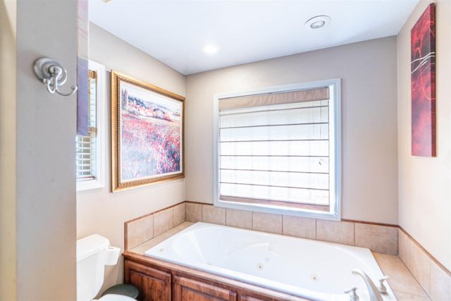 4801 Lonoke Lane, Jonesboro, AR 72401