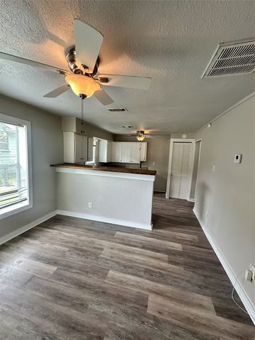 4611 Bradshaw Street, Dallas, TX 75215