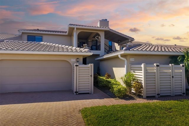 2195 HARBOURSIDE DRIVE 404, Longboat Key, FL 34228