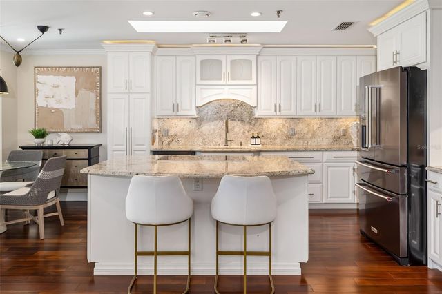 2195 HARBOURSIDE DRIVE 404, Longboat Key, FL 34228