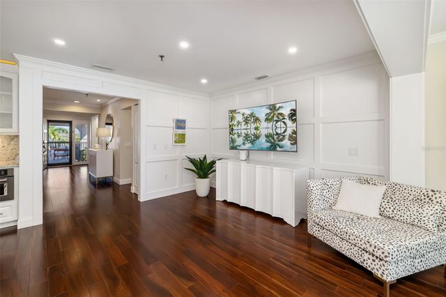 2195 HARBOURSIDE DRIVE 404, Longboat Key, FL 34228