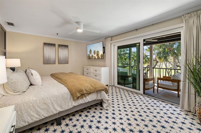 2195 HARBOURSIDE DRIVE 404, Longboat Key, FL 34228