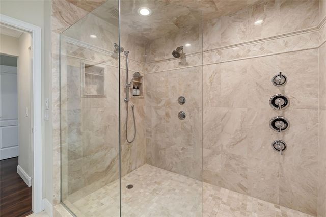 2195 HARBOURSIDE DRIVE 404, Longboat Key, FL 34228