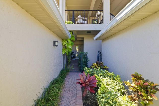 2195 HARBOURSIDE DRIVE 404, Longboat Key, FL 34228