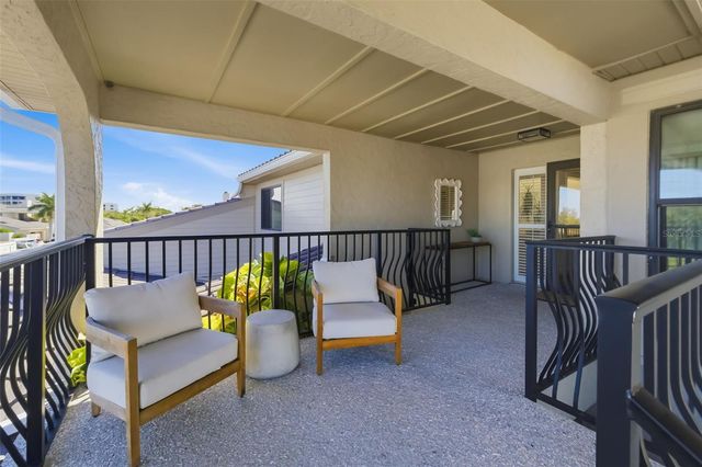 2195 HARBOURSIDE DRIVE 404, Longboat Key, FL 34228