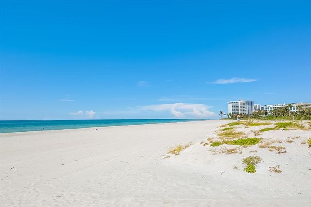 2195 HARBOURSIDE DRIVE 404, Longboat Key, FL 34228