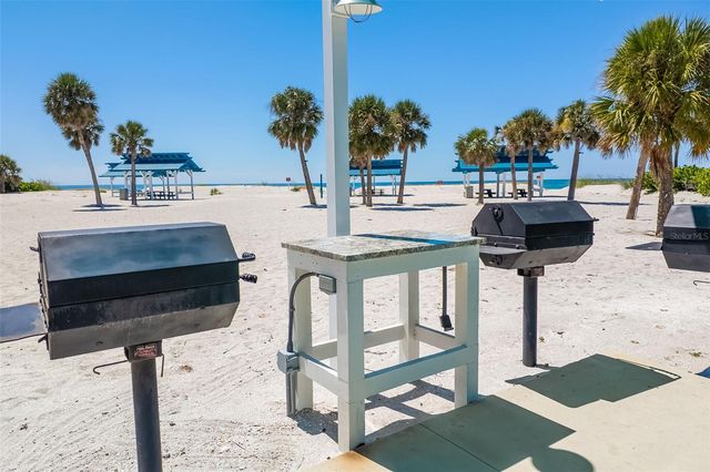 2195 HARBOURSIDE DRIVE 404, Longboat Key, FL 34228