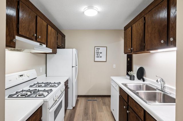 1940 Dupont Avenue S, Minneapolis, MN 55403