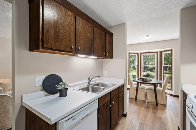 1940 Dupont Avenue S, Minneapolis, MN 55403