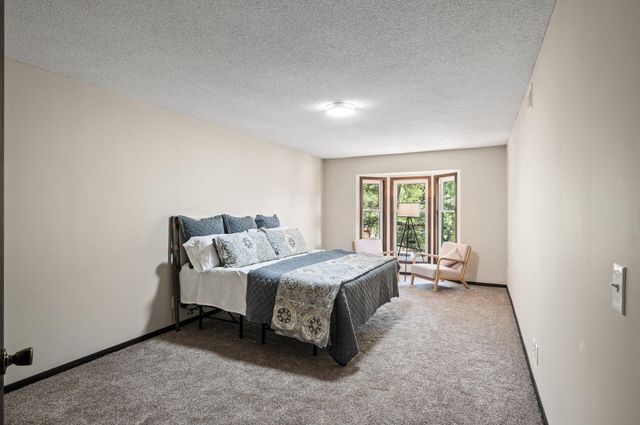 1940 Dupont Avenue S, Minneapolis, MN 55403