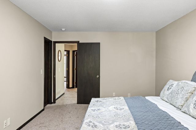 1940 Dupont Avenue S, Minneapolis, MN 55403