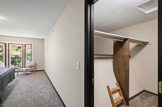 1940 Dupont Avenue S, Minneapolis, MN 55403