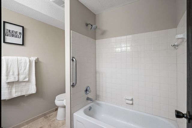 1940 Dupont Avenue S, Minneapolis, MN 55403