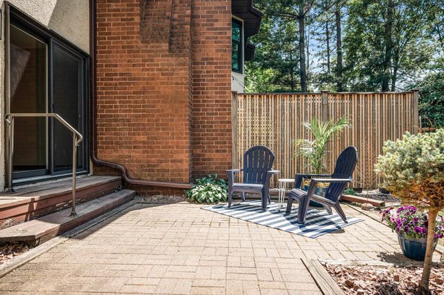 1940 Dupont Avenue S, Minneapolis, MN 55403