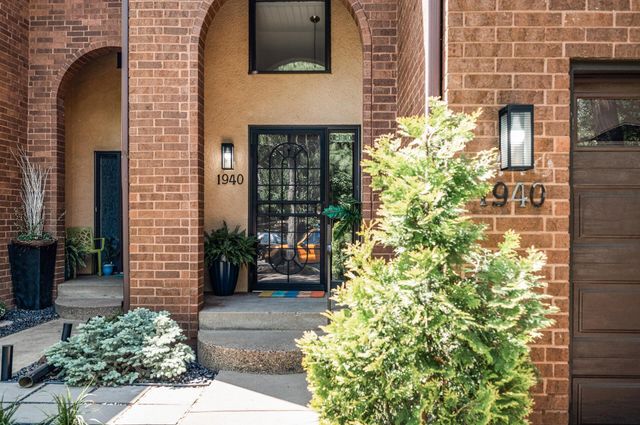 1940 Dupont Avenue S, Minneapolis, MN 55403