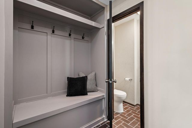 1940 Dupont Avenue S, Minneapolis, MN 55403